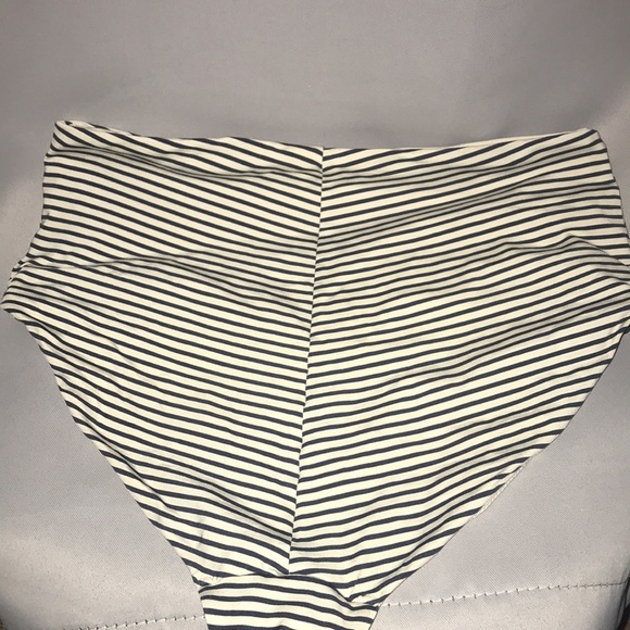 Two pice bikini from H&M black and white stripes crossed back - Picture 5 of 5